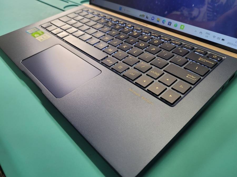 *BARGAIN BUY* ASUS ZENBOOK ULTRABOOK CORE i5, 8GB RAM, 512SSD, FHD-WORTH 15k-GRAB IT@R6999