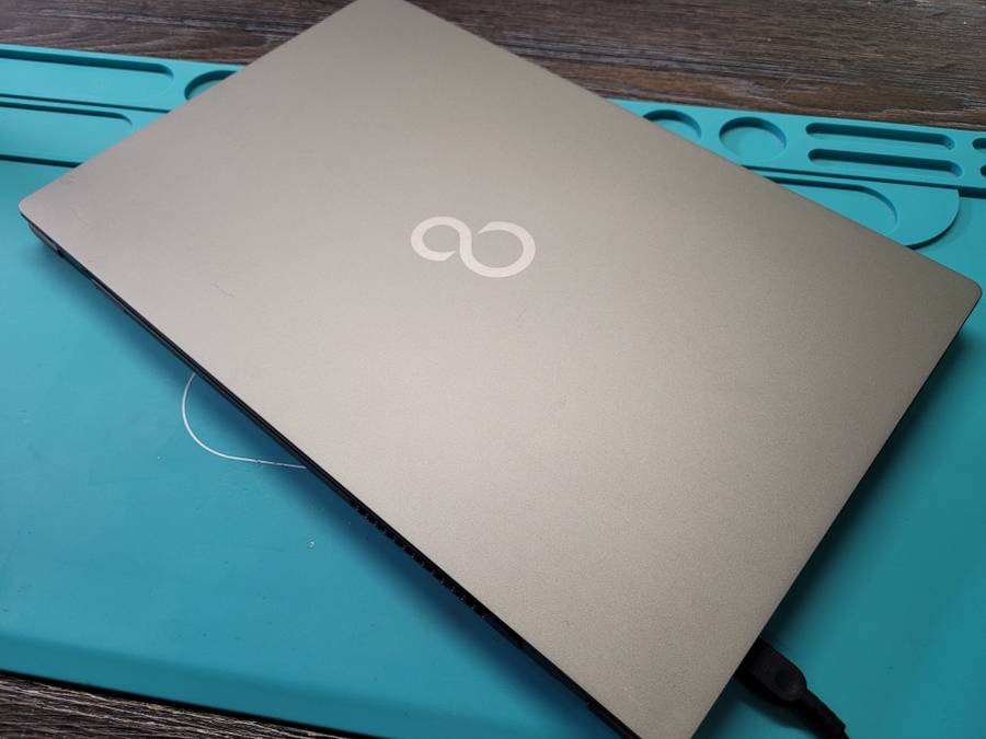 *High Spec Beast!*FUJITSU LIFEBOOK 7U14A2*i5-10310U*8GB DDR4*512GB SSD*FHD*BACKLIT*