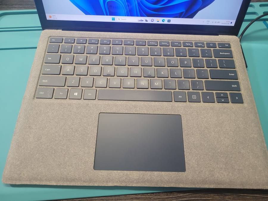 MICROSOFT SURFACE LAPTOP 13.5` CORE i5, 8GB RAM, 256SSD