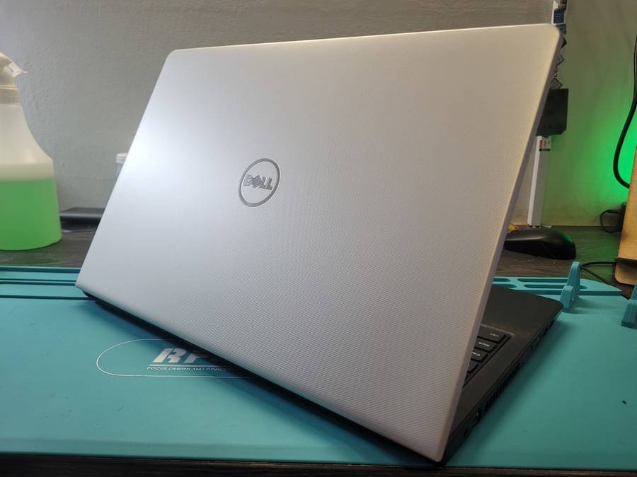 DELL VOSTRO 3568*i5-7200U*FHD 1920X1080*512GB SSD*8GB DDR4*
