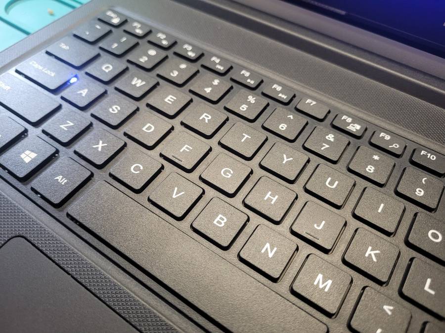 DELL VOSTRO 3568*i5-7200U*FHD 1920X1080*512GB SSD*8GB DDR4*
