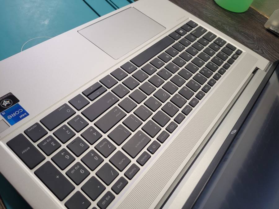 *HP PROBOOK 450 G9*i5-1235U*8GB DDR4*512GB SSD*FHD*BACKLIT*10 CORES*