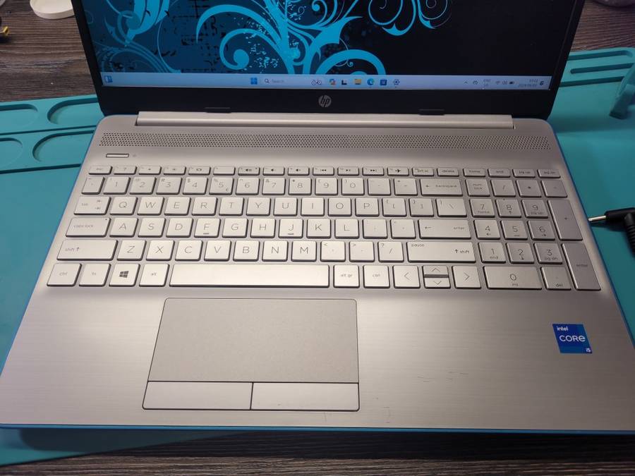 BEAST!*11TH GEN BEAST!*HP 250 G8*i5-1135G7*16GB DDR4*256GB NVME SSD*FHD*G7 GRAPHICS*WIFI 6