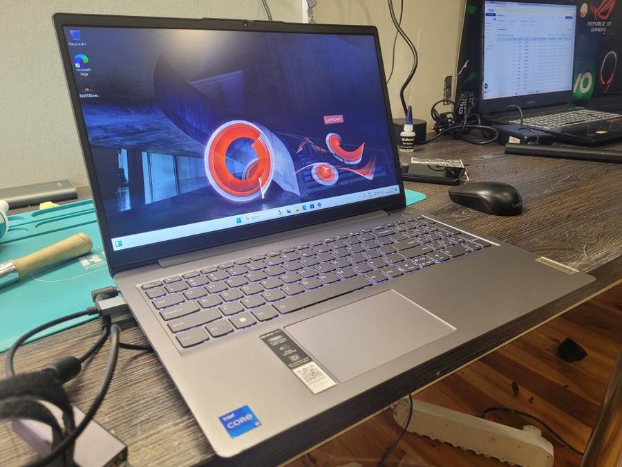 BEAST!*12th gen BEAST!!*LENOVO IDEAPAD 3i*i5-1235U*8GB DDR4*512GB SSD*FHD*IRIS GRAPHICS*