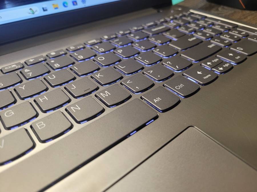 BEAST!*12th gen BEAST!!*LENOVO IDEAPAD 3i*i5-1235U*8GB DDR4*512GB SSD*FHD*IRIS GRAPHICS*