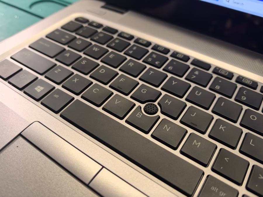 HP ELITEBOOK 850 G3*i5-6300U*16GB DDR4*256GB SSD*FULL HD*