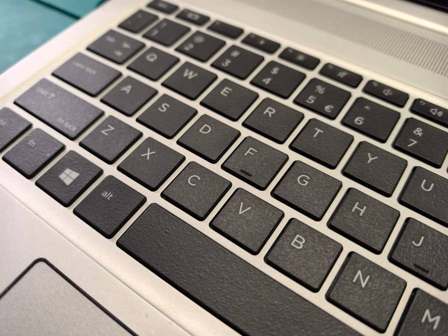 HP ProBook 450 G6 15.6" i5-8265U 8GB DDR4 250GB SSD UHD Graphics HD Quad Core