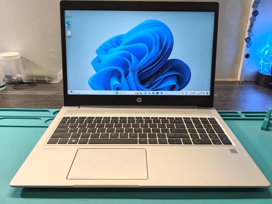 HP ProBook 450 G6 15.6" i5-8265U 8GB DDR4 250GB SSD UHD Graphics HD Quad Core