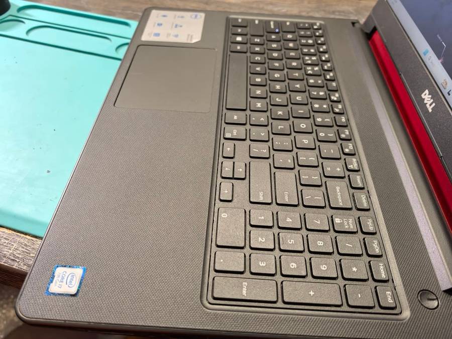 RADEON R5-DELL VOSTRO 3568-i7-7500U-FHD 1920X1080-256GB SSD-8GB DDR4-DVD