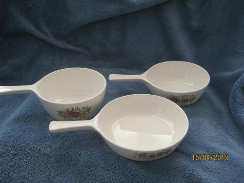 A set of 3 Corning Ware Pans