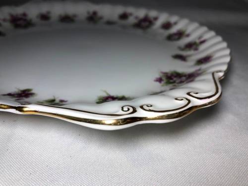 ROYAL ALBERT  SWEET VIOLETS - SANDWICH SERVER PLATE - NEAR PERFECT CONDITION