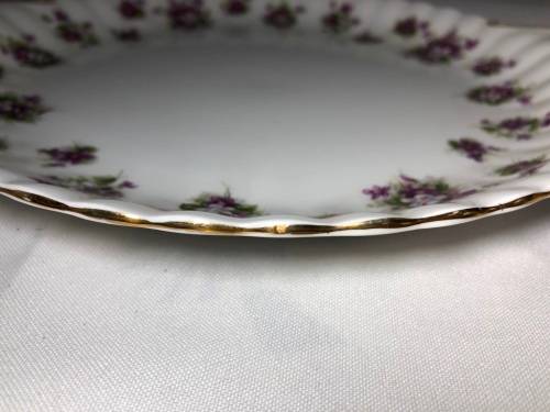 ROYAL ALBERT  SWEET VIOLETS - SANDWICH SERVER PLATE - NEAR PERFECT CONDITION