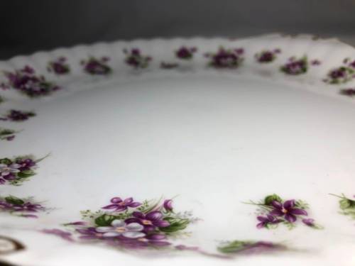 ROYAL ALBERT  SWEET VIOLETS - SANDWICH SERVER PLATE - NEAR PERFECT CONDITION