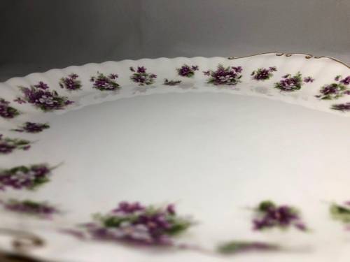 ROYAL ALBERT  SWEET VIOLETS - SANDWICH SERVER PLATE - NEAR PERFECT CONDITION