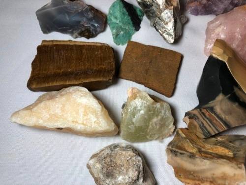 COLLECTION OF ROUGH STONES