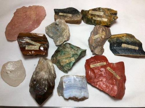 COLLECTION OF ROUGH STONES