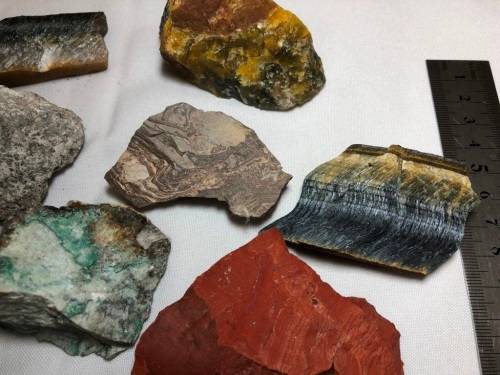 COLLECTION OF ROUGH STONES