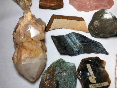 COLLECTION OF ROUGH STONES