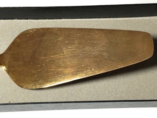 VINTAGE 24 CT GOLD PLATED CAKE LIFTER - EETRITE