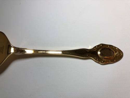 VINTAGE 24 CT GOLD PLATED CAKE LIFTER - EETRITE