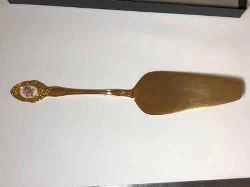 VINTAGE 24 CT GOLD PLATED CAKE LIFTER - EETRITE