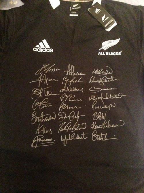 ***NEW ZEALAND - ALL BLACKS SIGNED RUGBY JERSEY 2011 TRI NATIONS TEAM