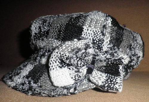 GORGEOUS FASHIONABLE WINTER HAT ***GREY***