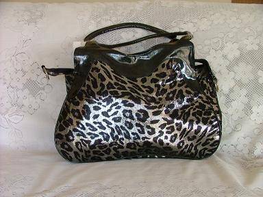 "FASHION HANDBAG***CRAZY***R1***NO RESERVE"