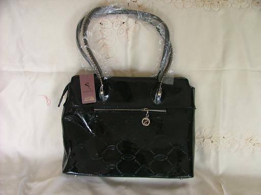 "DESIGNER LOOKING BLACK HANDBAG***CRAZY***R1***NO RESERVE".