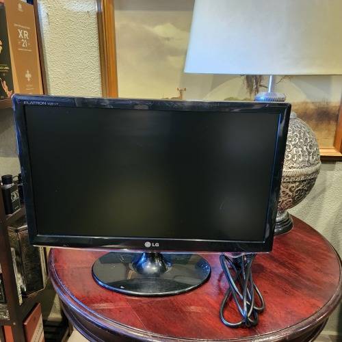 LG Flatron W2261VP-PF 22 Inch Full HD 1080P LCD HDMI Monitor