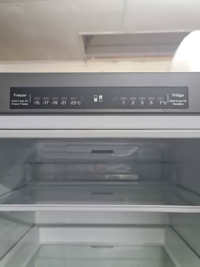 Samsung 329L Silver Combi Fridge- RB31HWJ3DSS