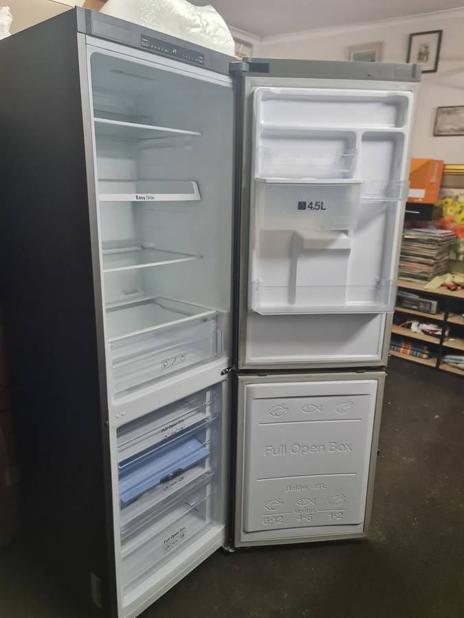 Samsung 329L Silver Combi Fridge- RB31HWJ3DSS