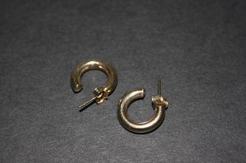 SOLID 9CT GOLD EARRINGS !!!