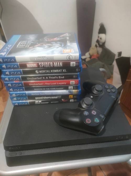Playstation 4 500gb + 1 controller + 9 games and 3 month membership