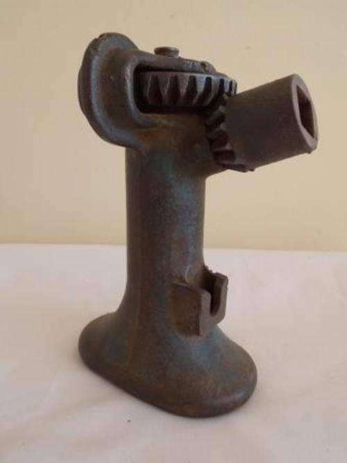 VINTAGE MECHANICAL JACK