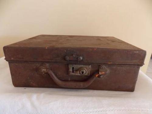 SMALL METAL SUITCASE