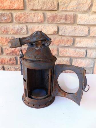 SA RAILWAYS LAMP WITH GREEN AND RED LENSES - RED LENS CRACKED