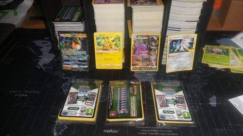 CHRISTMAS STOCKING FILLERS- 25 pokemon card bundles ULTRA RARE GUARANTEED