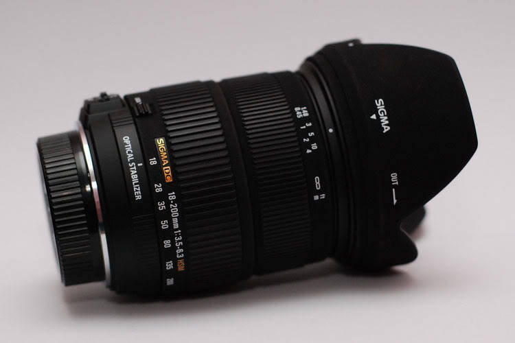MONTH END CLEARANCE AUCTION***SIGMA DC ZOOM LENS 18-200mm 1:3.5-6.3 HSM OS FOR NIKON