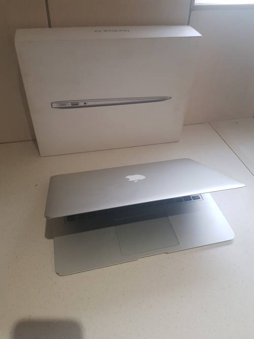 Apple MacBook Air Core i5 2017 Model **128SSD ** 8GB Ram ** Cracked LCD**
