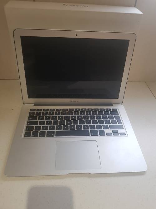 Apple MacBook Air Core i5 2017 Model **128SSD ** 8GB Ram ** Cracked LCD**