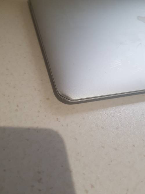 Apple MacBook Air Core i5 2017 Model **128SSD ** 8GB Ram ** Cracked LCD**