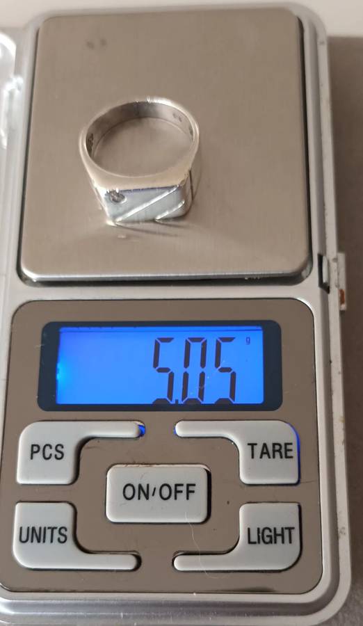 Sterling Silver Men`s Ring. 5.05g. Size P.