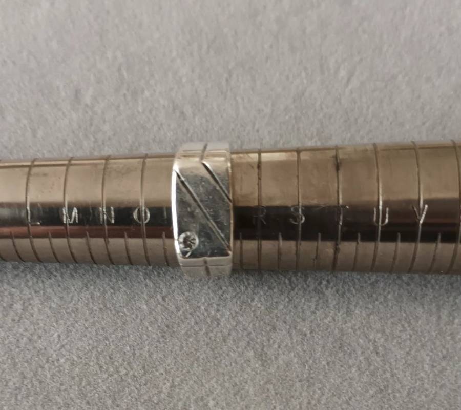 Sterling Silver Men`s Ring. 5.05g. Size P.