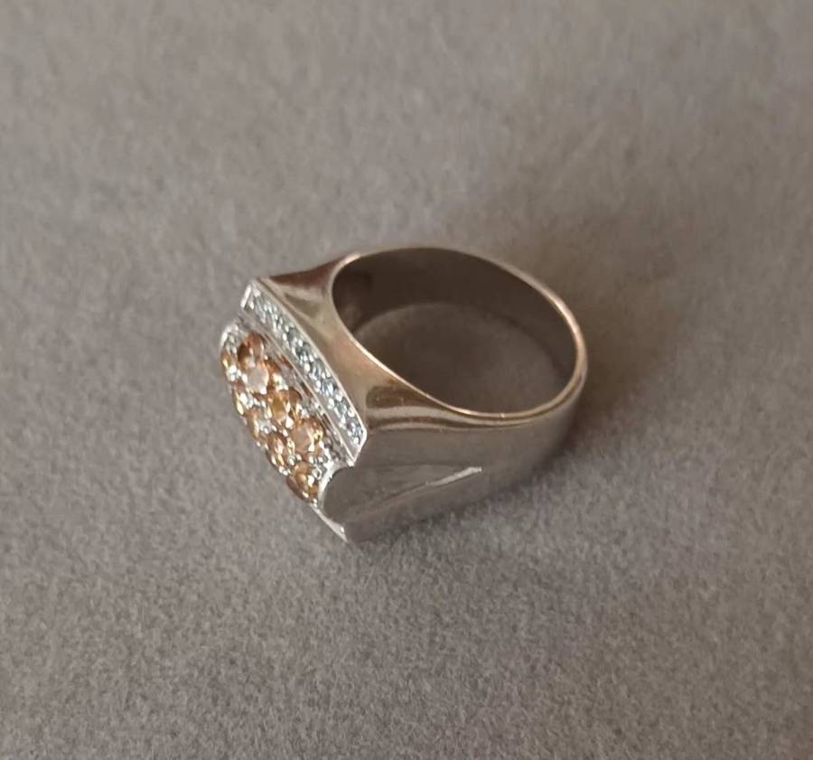 Sterling Silver solid Ring with yellow CZ. 9.73g. Size P.