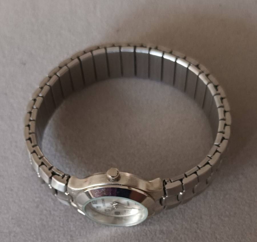 Digitime Quartz Stretch band Watch. New.