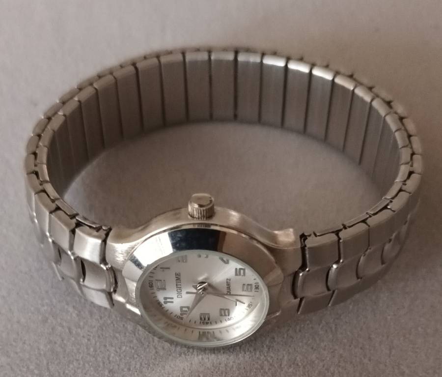 Digitime Quartz Stretch band Watch. New.