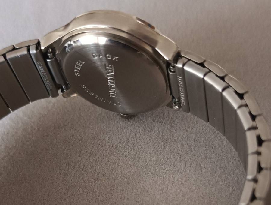 Digitime Quartz Stretch band Watch. New.