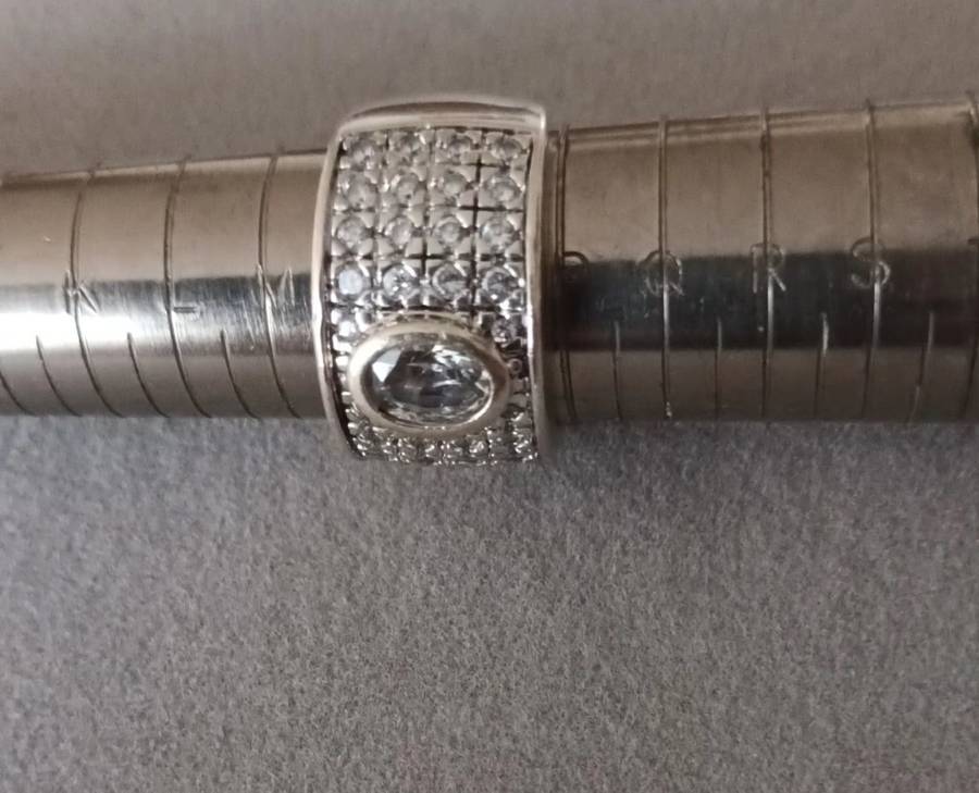 Stunning Solid Heavy Sterling Silver Ring with CZ. 8.54g. Size P.