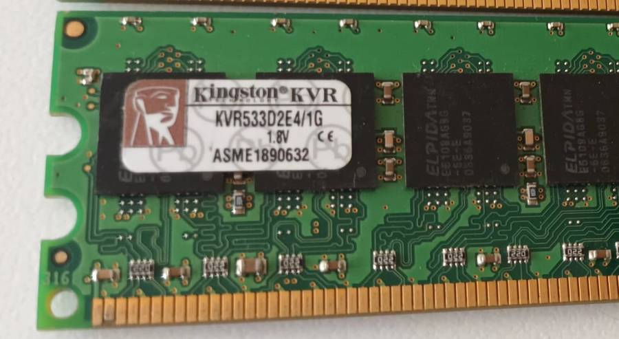 2x 1GB DDR2 RAM